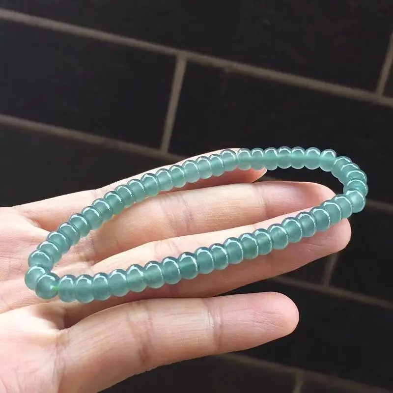Браслет Из бирманского жадеита из старых материалов с голубыми бусинами в воде
