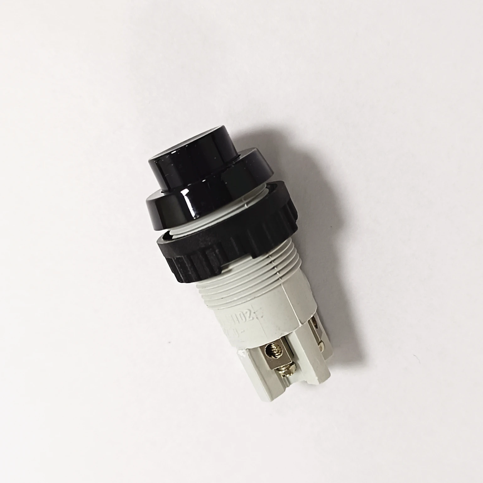 1.01.102.011/0104 кнопочный переключатель для режущего станка Germny 1X с автосбросом 1NC + 1NO