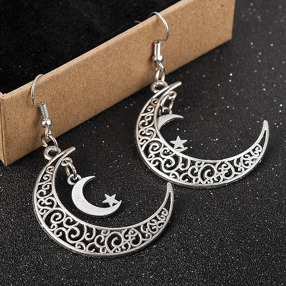 

New Retro Alloy Hollowing in Europe and America Fashion Double Crescent Earrings