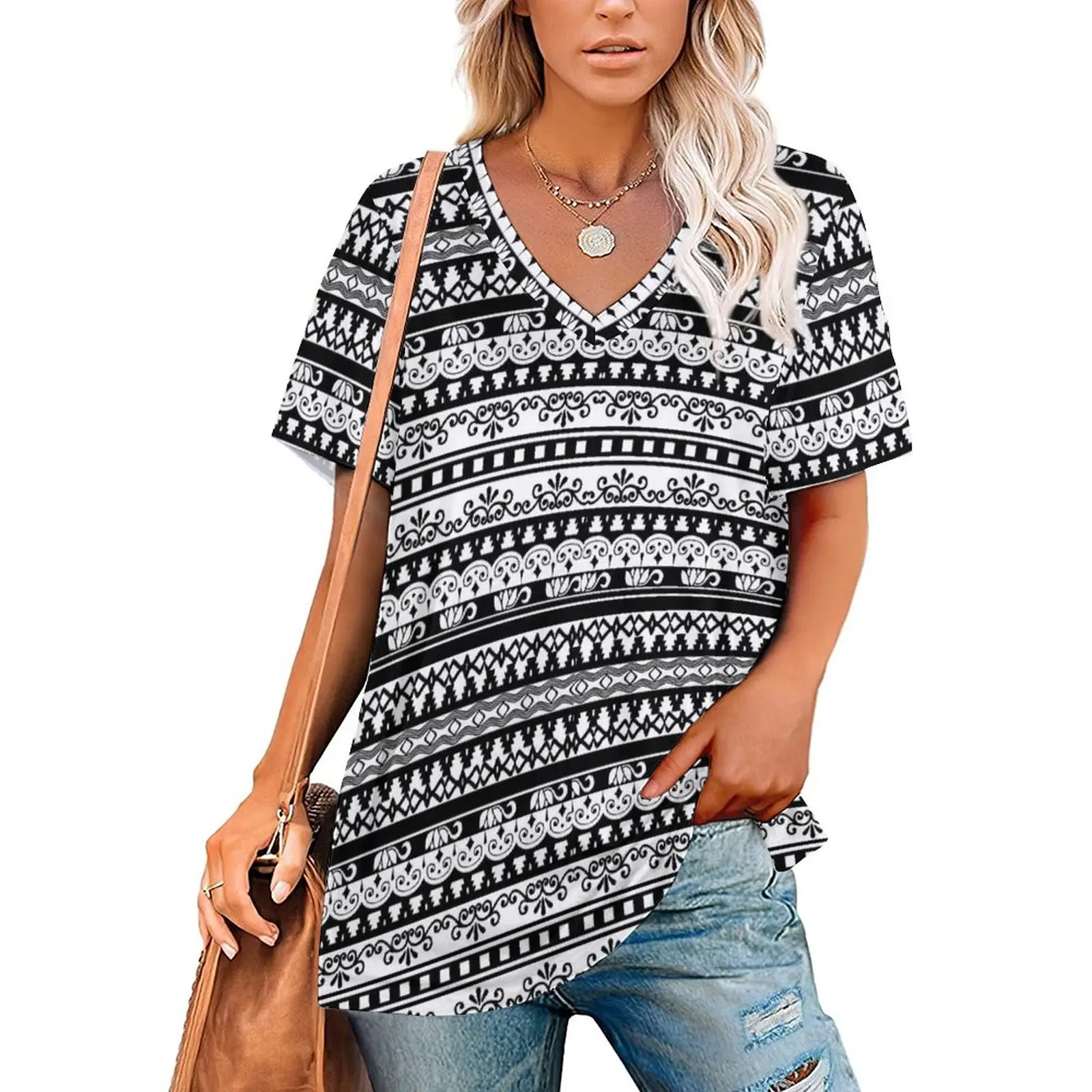 

Футболка женская с принтом племени, забавная тенниска оверсайз с коротким рукавом и V-образным вырезом, Классическая рубашка с графическим принтом, цвет черный/белый