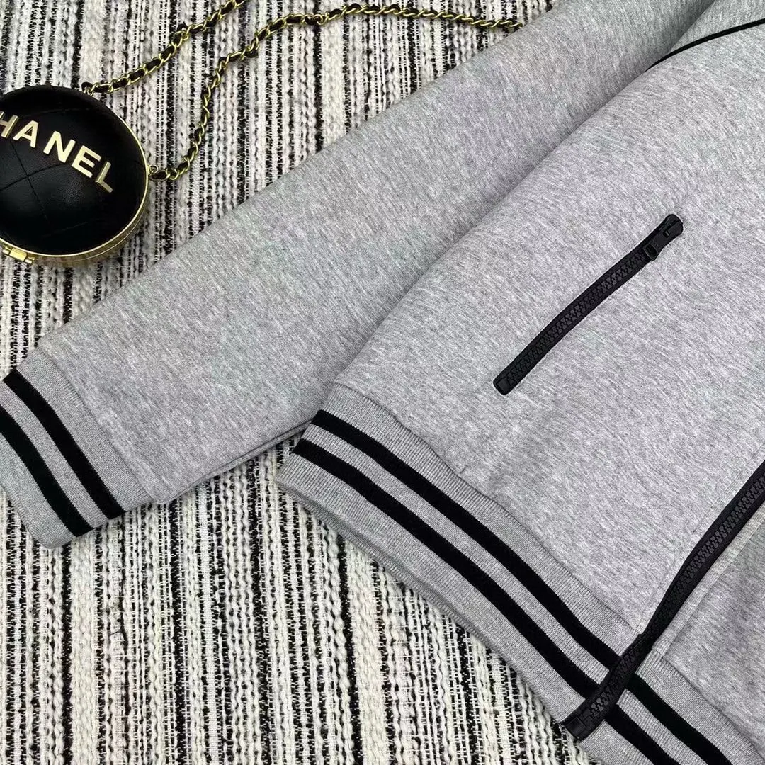 Модный костюм