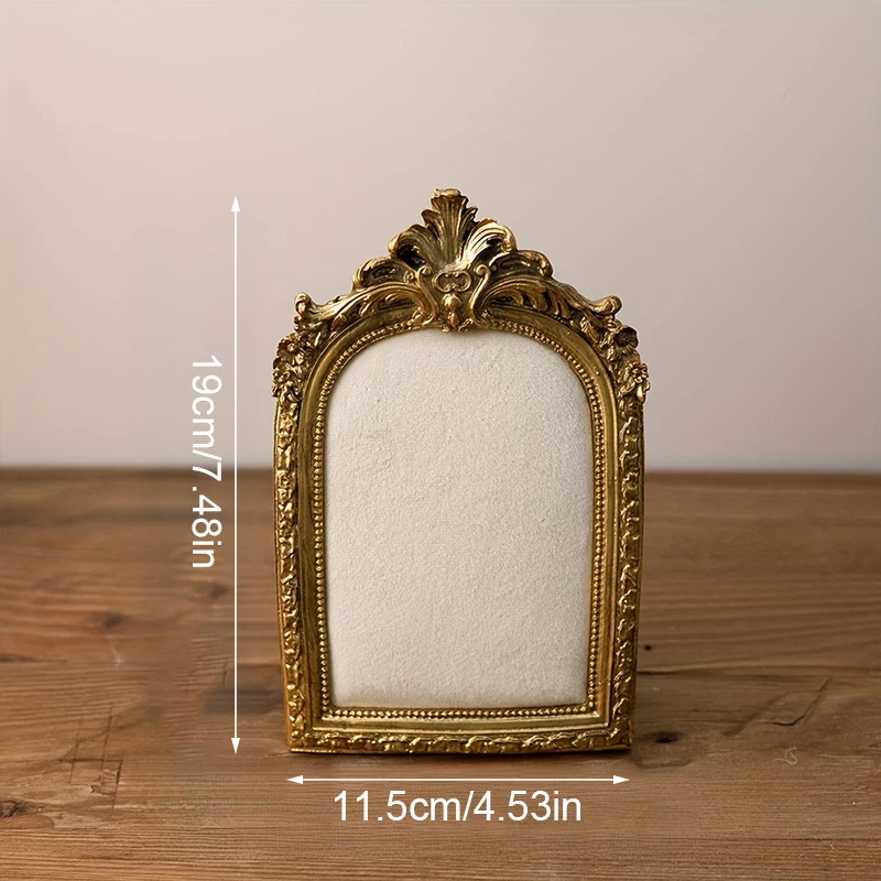 

Золотая смоляная подставка для украшений