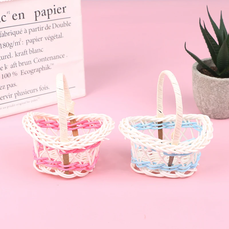 

1pcs Mini Plastic Weaving Storage Basket Fruit Rattan Basket Organizer Handle Figurines Miniatures Craft Home Decoration