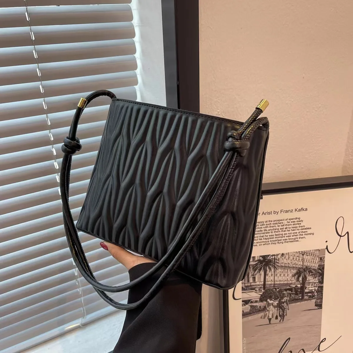 

Woman Bag Crossbody Bag 2023 New Style Fashion Spring and Summer Niche Design Folds Simple Solid Color