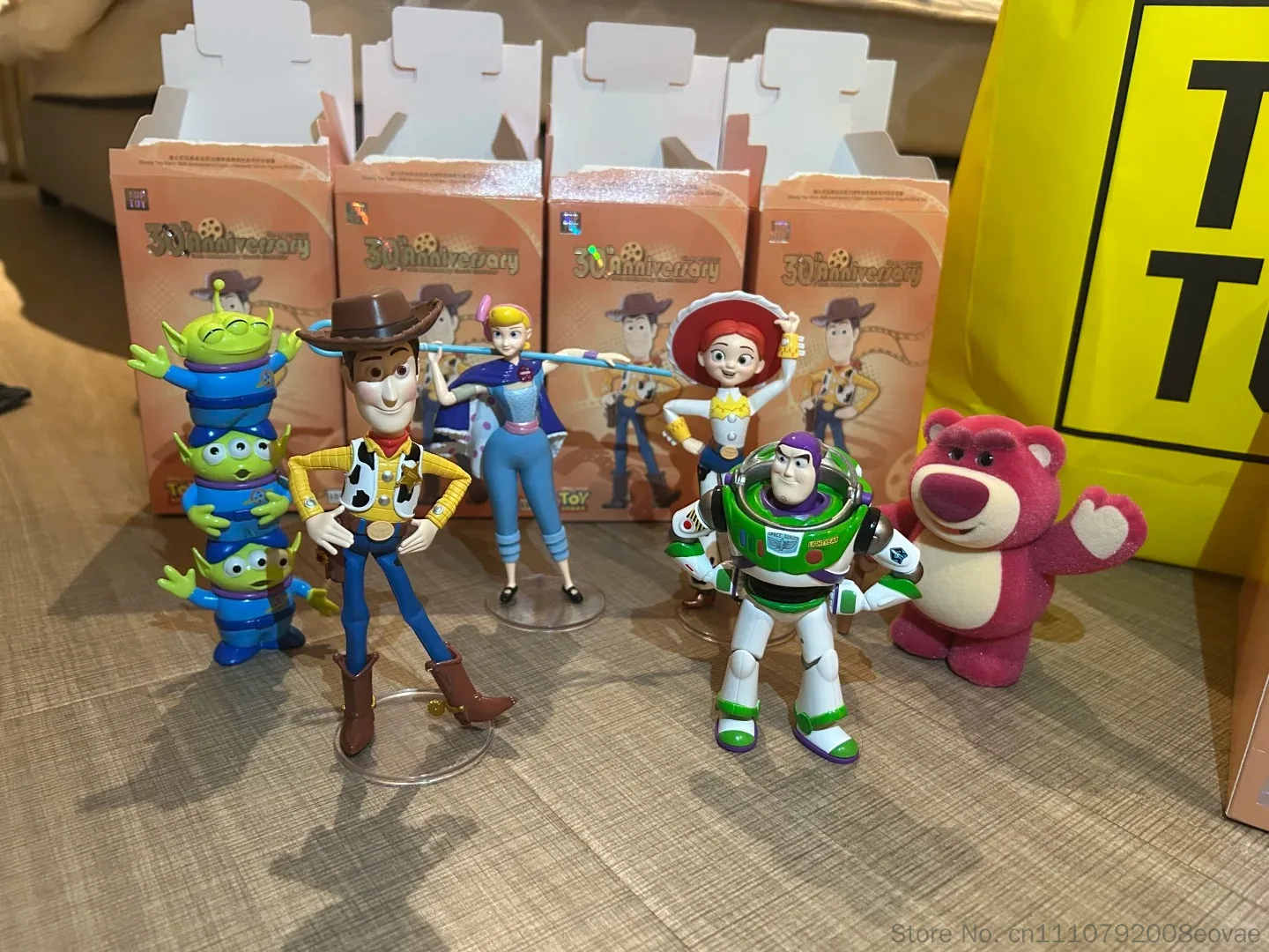 Фото Горячая новинка: Коллекционная фигурка Базза Лайтера к 30-летию Disney Toy Story в слепой коробке — игрушка-персонаж для декора стола, подарок. В наличии. №4