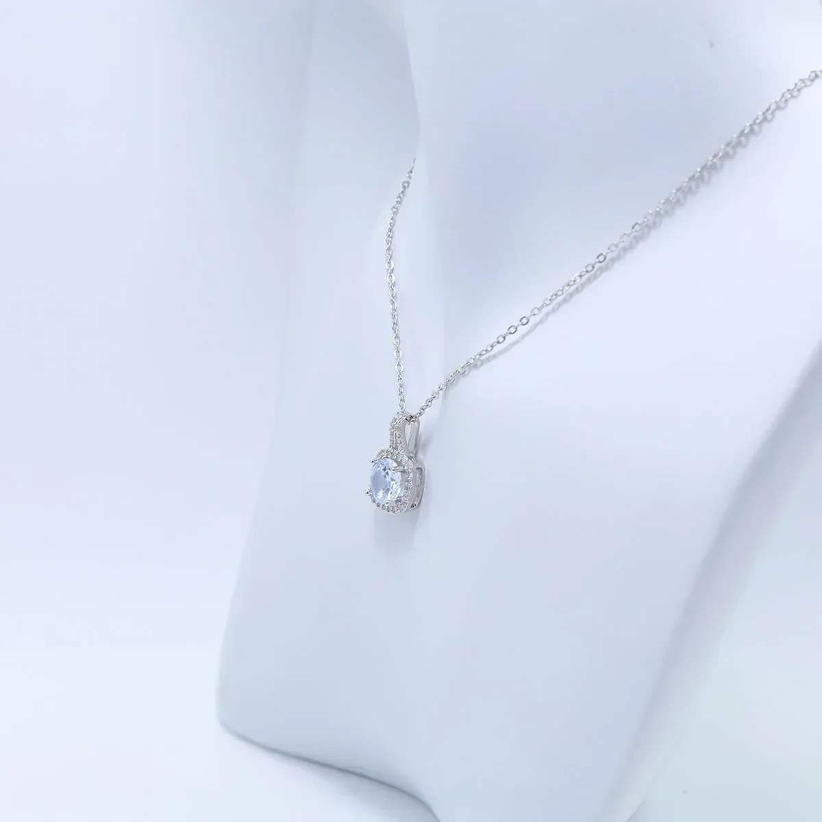 Ожерелье Halo с круглым кулоном-пасьянсом из искусственного бриллианта покрытием |