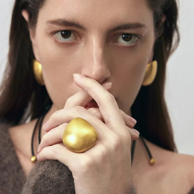 Винтажные металлические серьги-гвоздики Franch с геометрией неправильной формы для