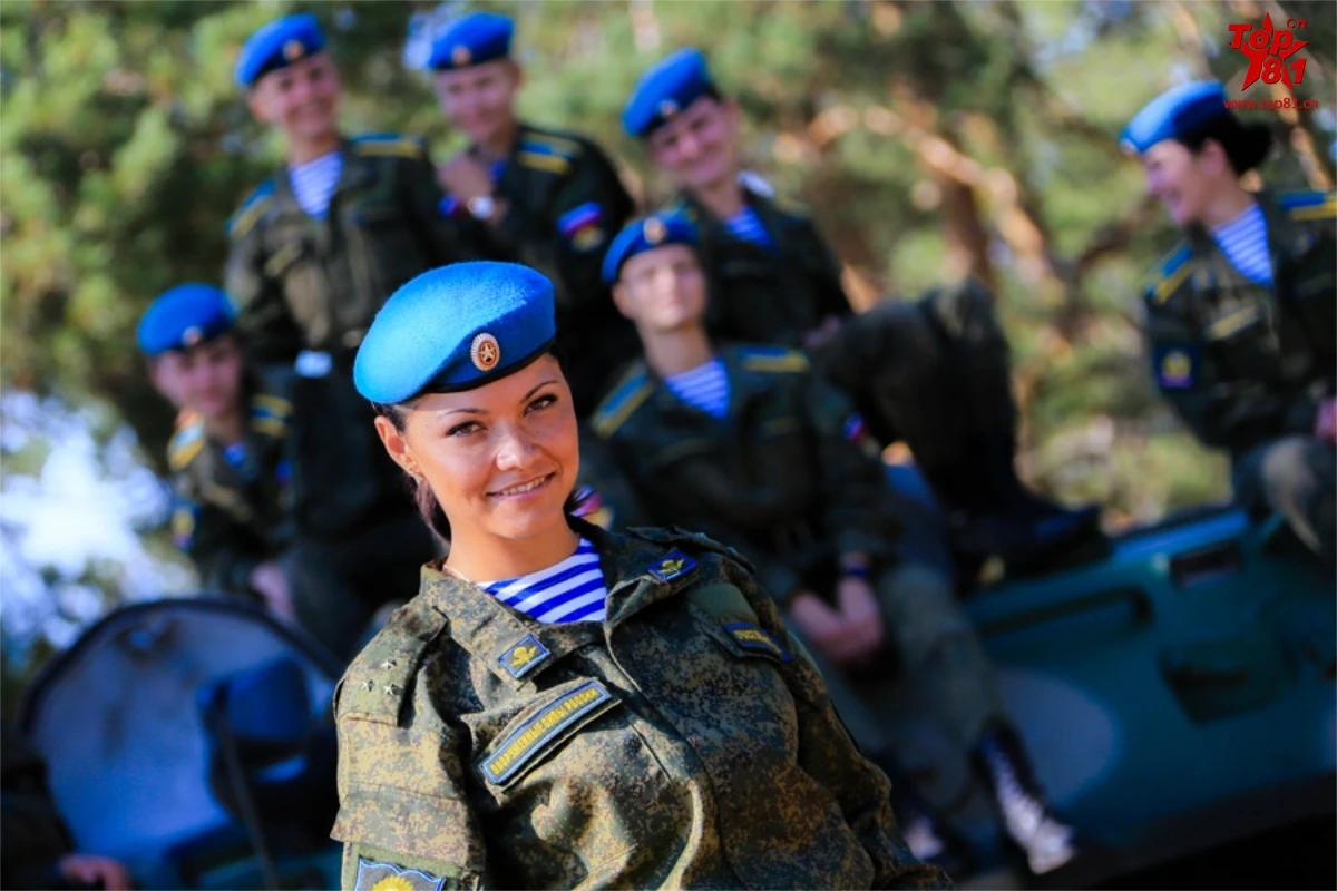 Картинка женщина военная. Курсантки РВВДКУ. Курсантки Рязанского училища ВДВ России.