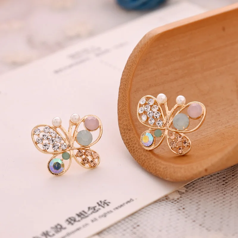 

Korean Version of Pearl Butterfly Hollow Color Diamond Stud Earrings Wholesale Earrings Earrings Trendy 2020 Earrings for Women