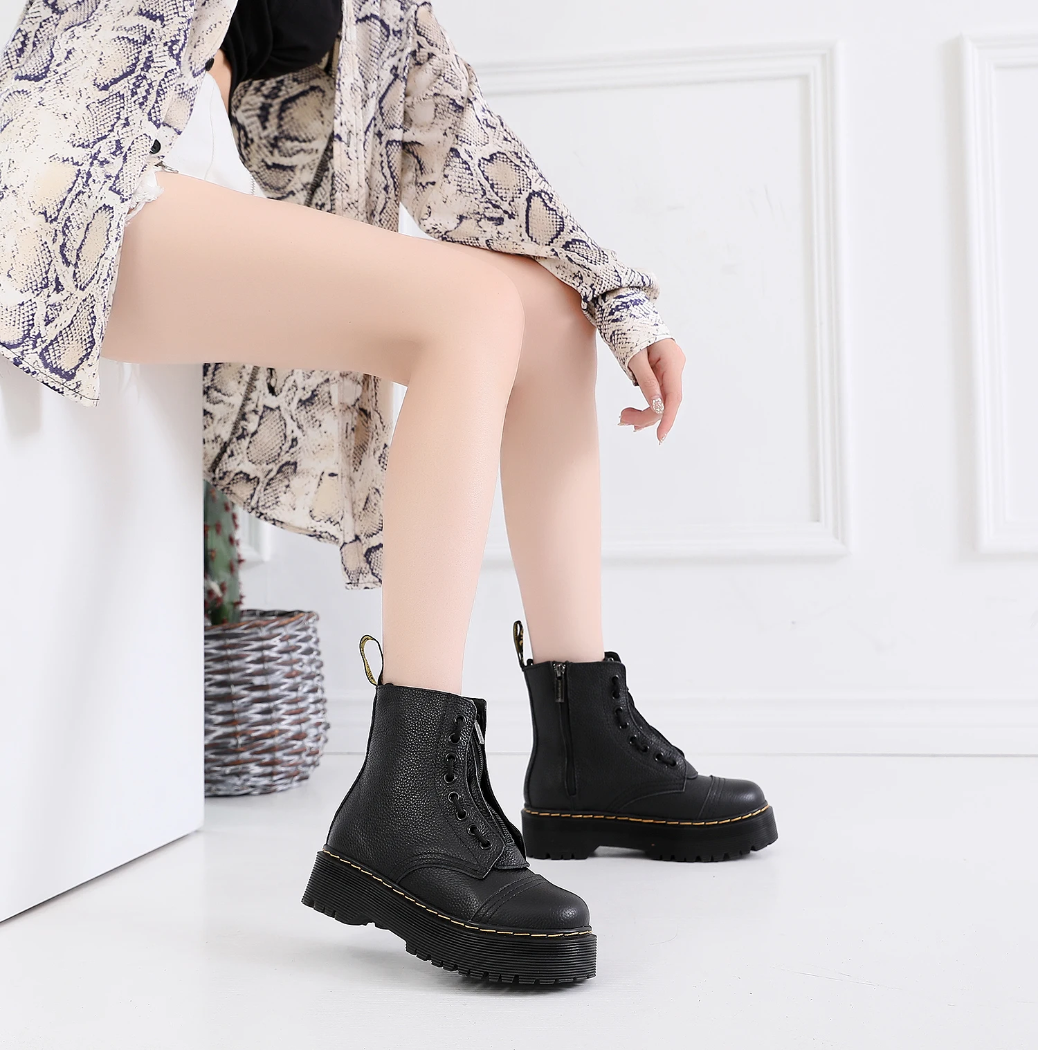 

Ботинки мартинсы Женские повседневные брендовые классические ботинки челси из натуральной кожи в стиле панк женские ботинки на платформе ...