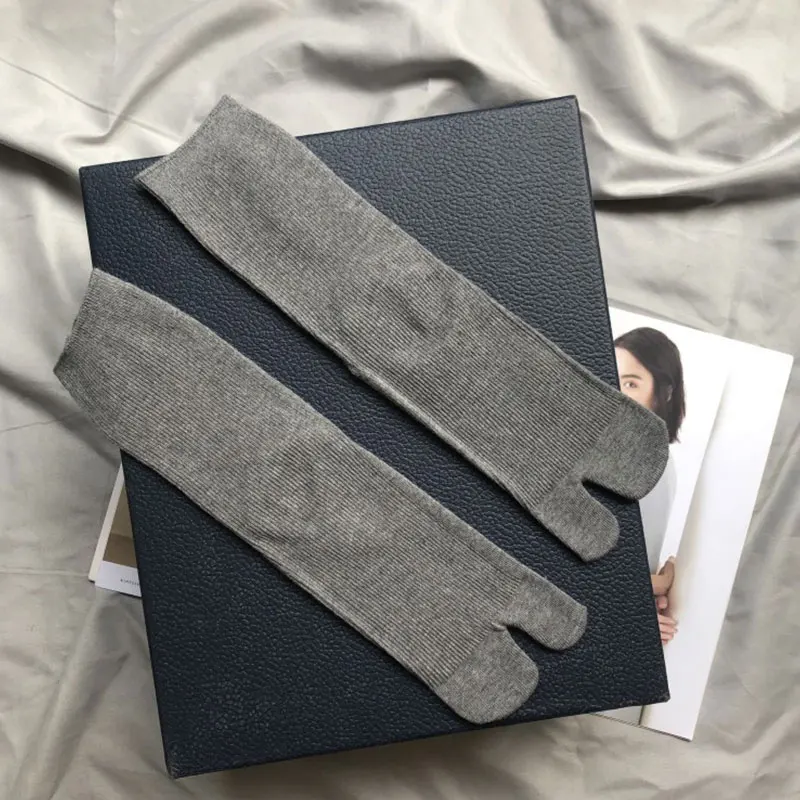 High Quality Combed Cotton Split Toe Socks Unisex Simple Comfortable Two-Toed Socks Japanese Harajuku Men Women's Tabi Socks