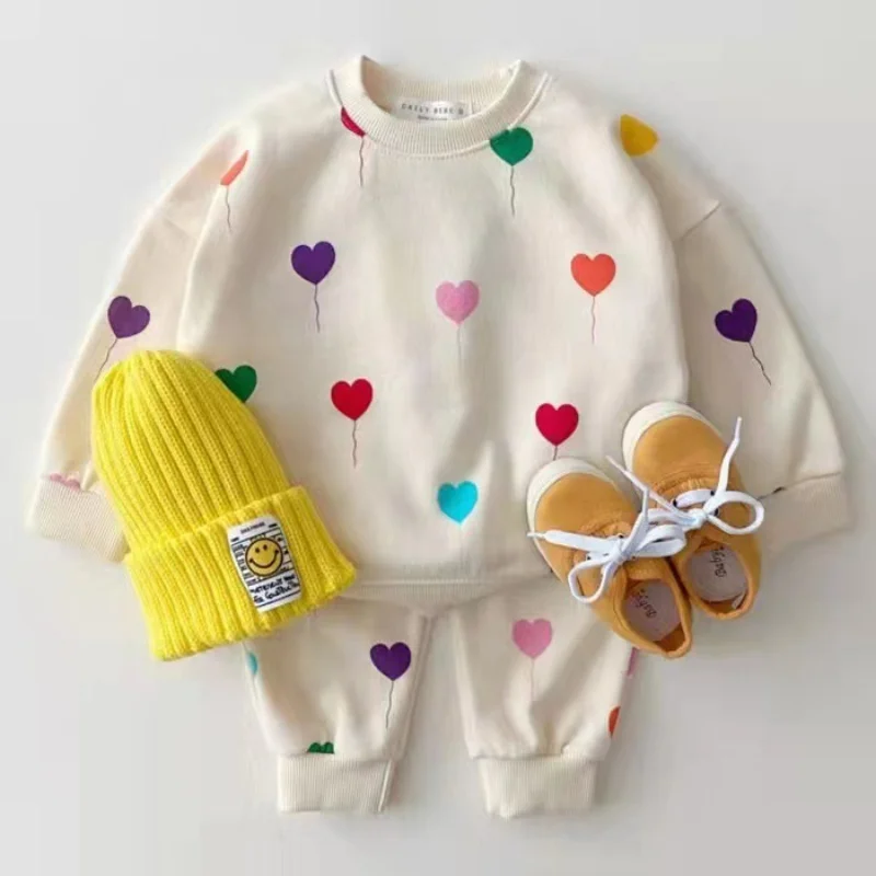 

2023 New Korean Love Print Baby Girl Outfit Set Newborn Boys and Girls Sweater Baby Comfortable Two-piece Suit