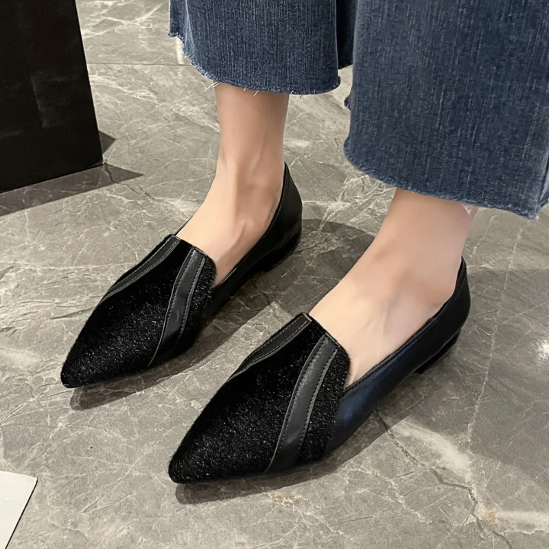 Замшевые лоферы с острым носком женская обувь зима 2025 элегантная модная на