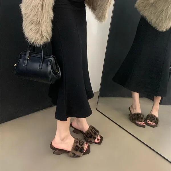 Туфли на квадратном каблуке. Низкие женские шлепанцы. Зимняя обувь. Модные