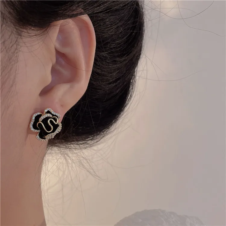 Lovely Flower Rhinestone Stud Earrings for Women Young Girl Black Jewelry Statement Wedding Party Birthday Lover Piercing Gift