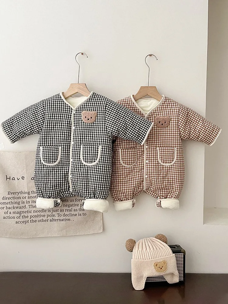 Рисунок 3 - Комбинезон зимний с длинным рукавом для новорожденных