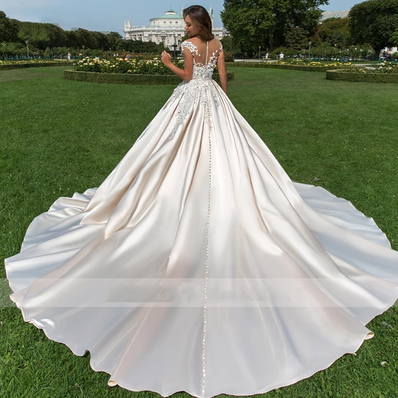 Женское кружевное свадебное платье бежевое принцессы с глубоким V-образным