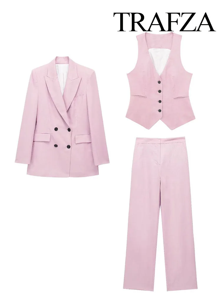 Рисунок 4 - Женский брючный костюм с двубортным