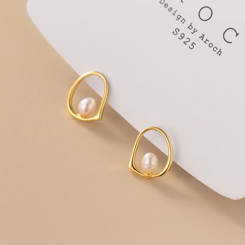 New Fashion Geometric Hollow Stud Earrings For Women Tiny Pearls Golden/White Mini Ear Nail Female Charming Earring Accessories