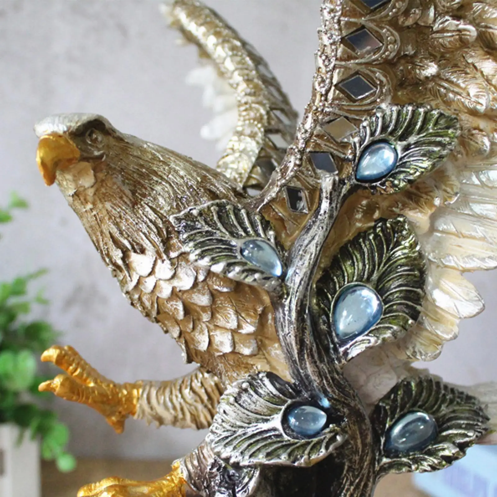 

Eagle Statue Resin Eagle Figurine Eagle Sculpture Eagle Ornament Artwork for Desktop Bookshelf Dining Room Restaurant Decoration