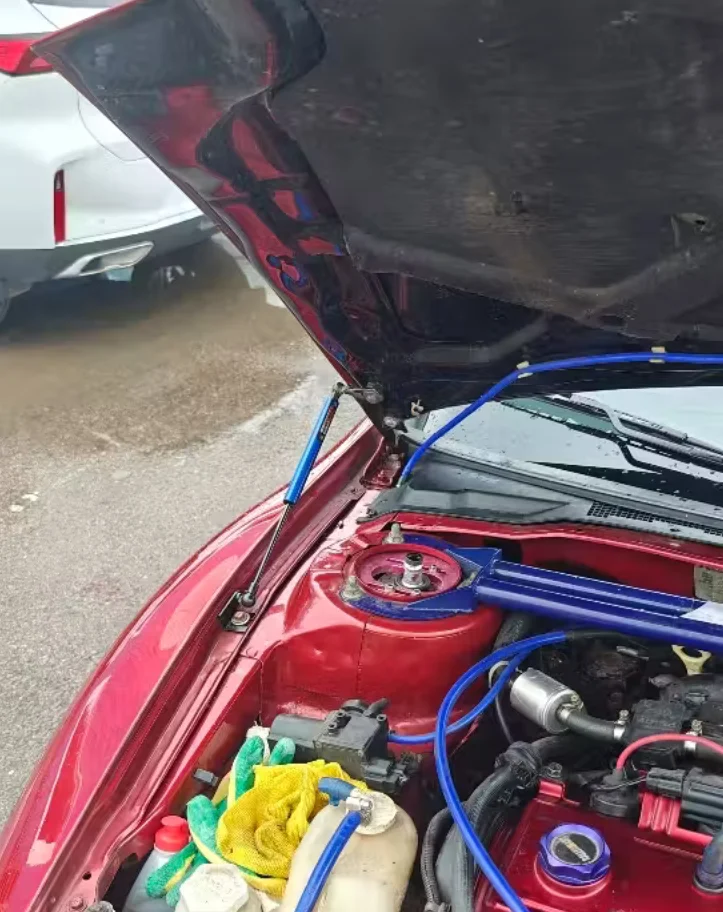 Фото Комплект из 2 газовых упоров капота для Mitsubishi 3G Eclipse III D52A/D53A (кабриолет/купе) 1999-2005, передние, для модификации, с функцией подъема №1