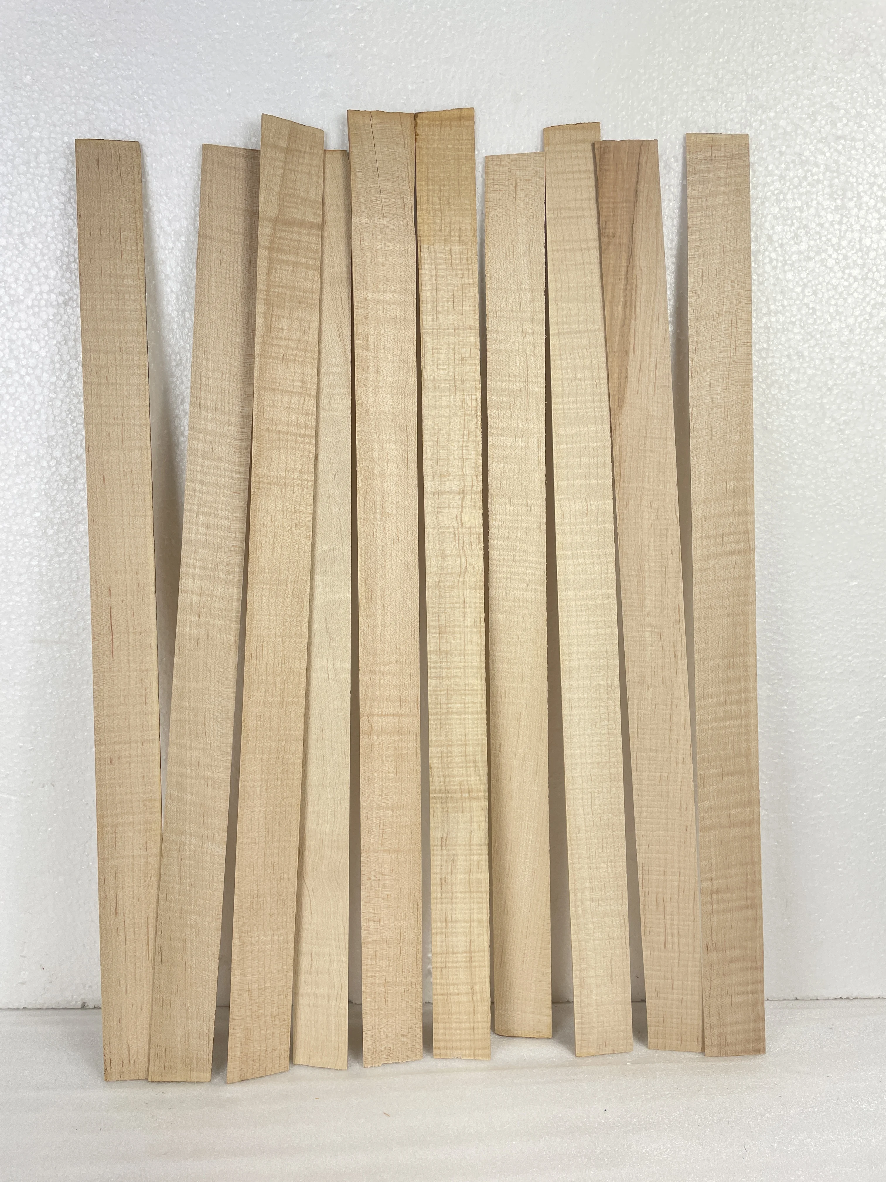 

A set of 5 pieces. A set of 10 pieces - The violin side panels are made of high-quality maple violin side panels and flame maple