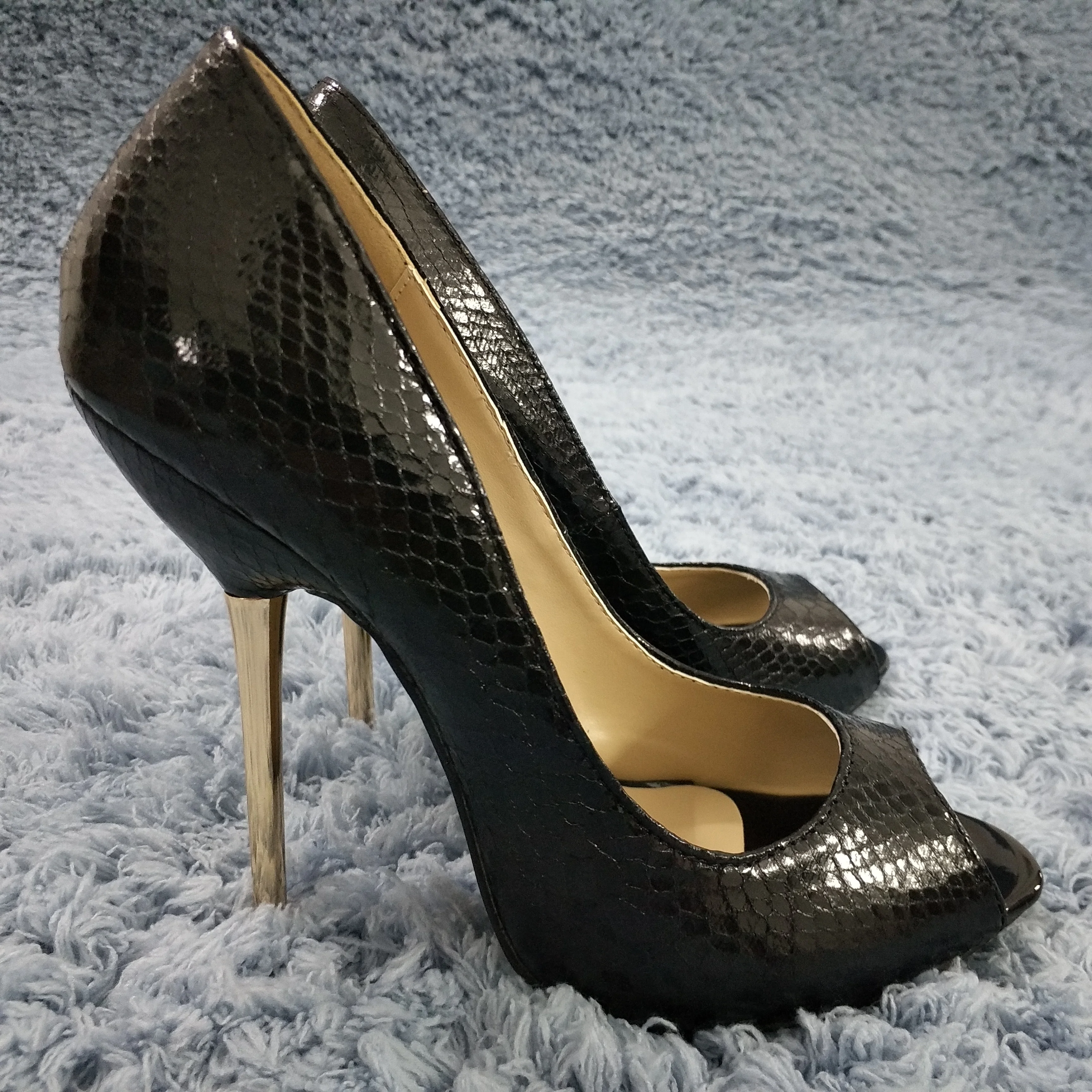 Туфли-лодочки женские на высоком каблуке-шпильке со змеиным принтом |