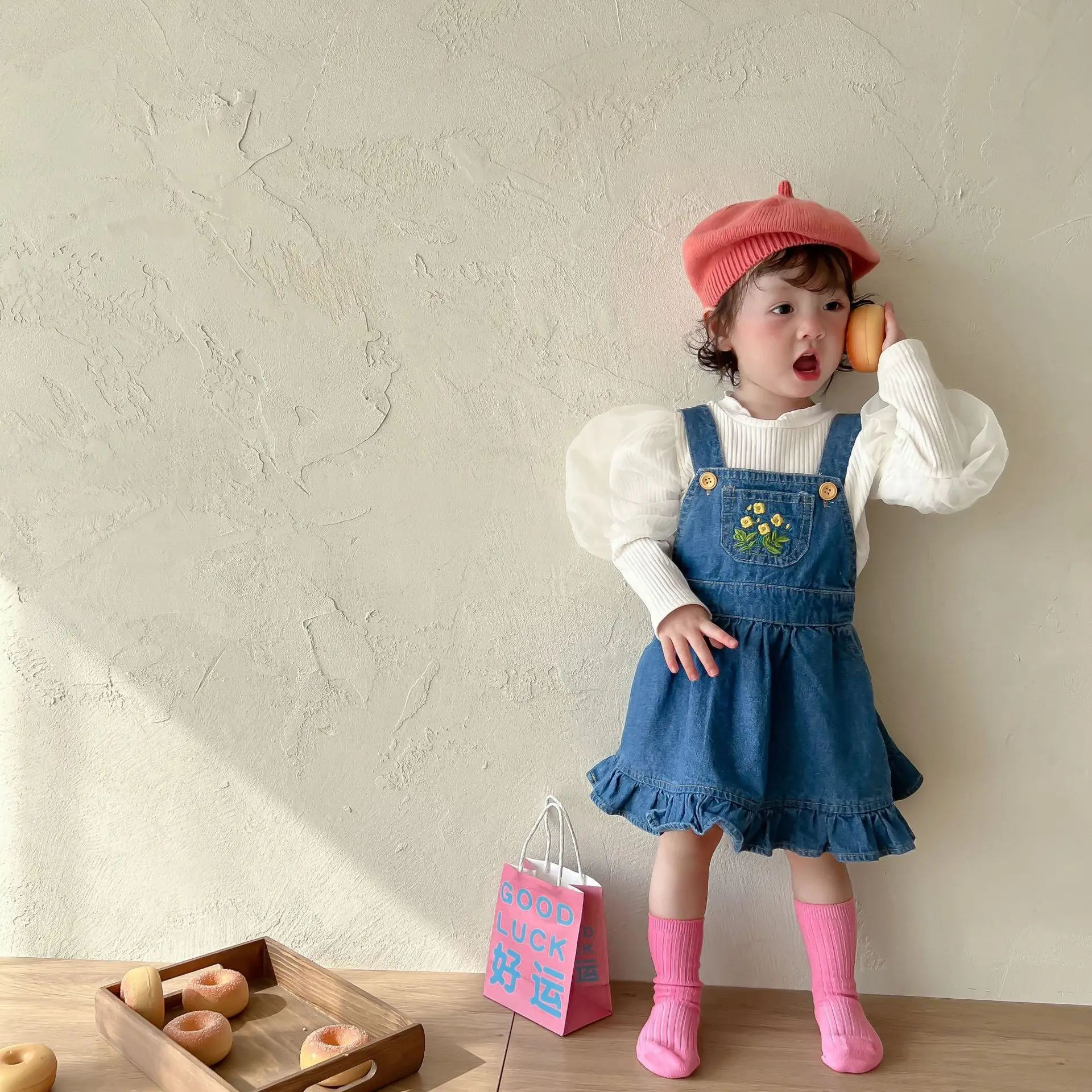 

2022 New Girls Denim Dress Fashion Flower Embroidery Girls Sleeveless Dress Kids Strap Dress Spring Cute Princess Dress