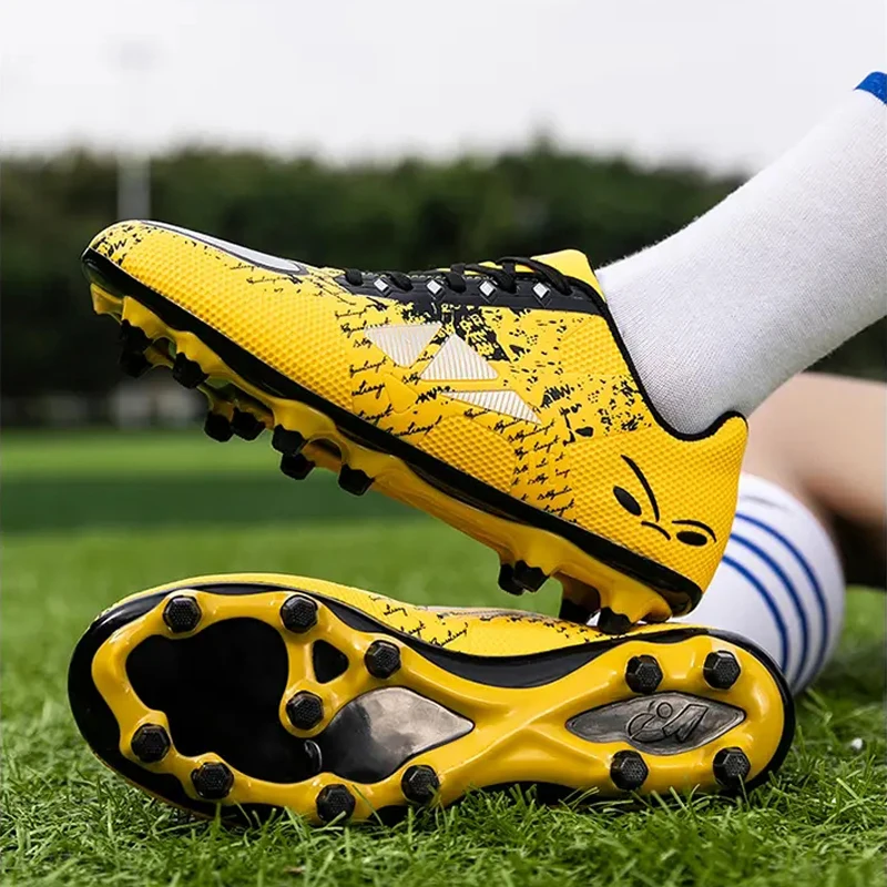New Fashion Mens Soccer Cleats Shoes Large Size Ultralight Football Boots Boys Adults Training Non-Slip Sports Sneakers