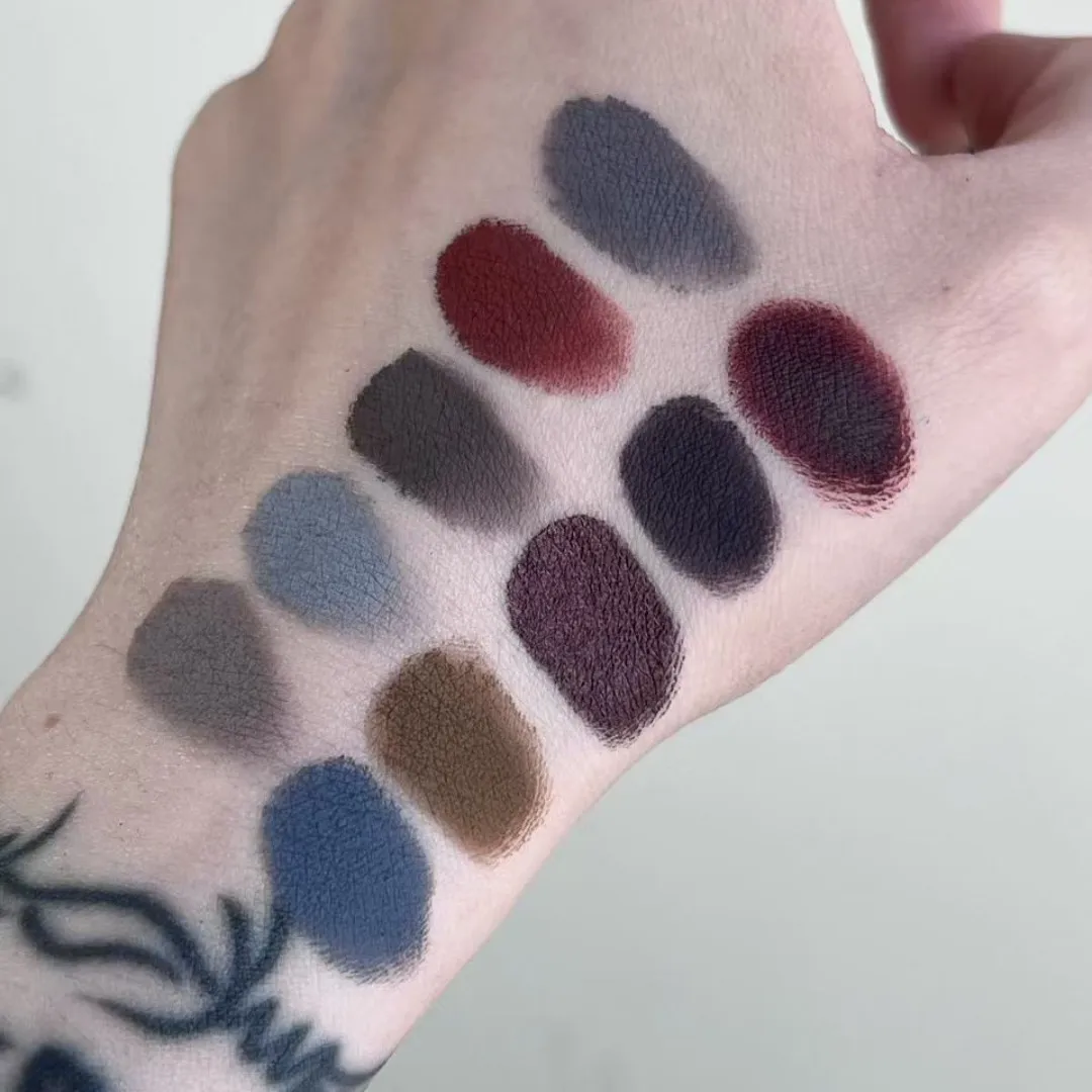 Фото Shellwe Makeup Misty Spirit All Matte Eyeshadow Palette Fog Shadow Ghost Ten Color Full Matte Eye Shadow Disk №4