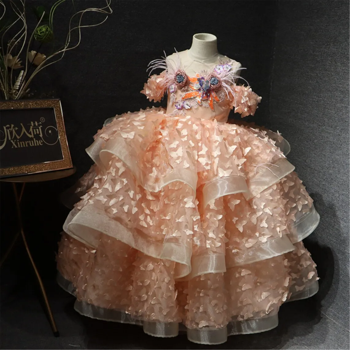 

Orange Ball Gown Flower Girl Dresse Appliqued Feathers Kids Birthday Pageant Gowns Tiered Ruffles Children Wedding Guest Dresses