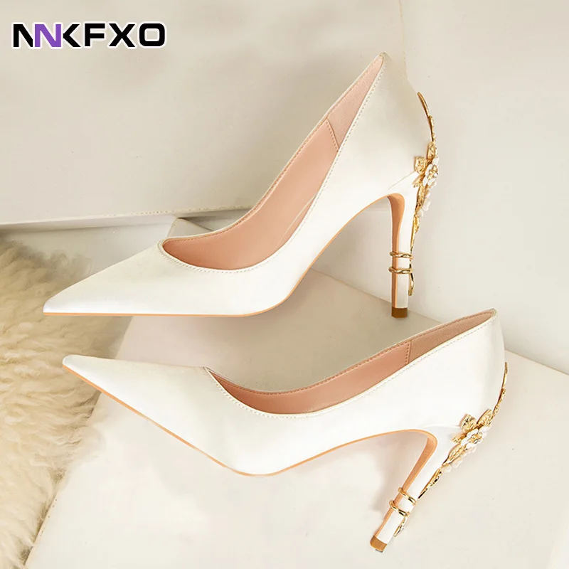 

European and American Fashion Light Luxury Pointed High Heel Women's Shoes Sexy Metal Flower Wedding Shoes Banquet Shoes
