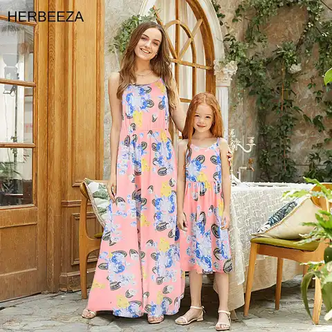 Одинаковые Семейные наряды, платье В курортном стиле с цветочным принтом, летняя одежда для матери и дочери, длинная юбка для родителей и де...