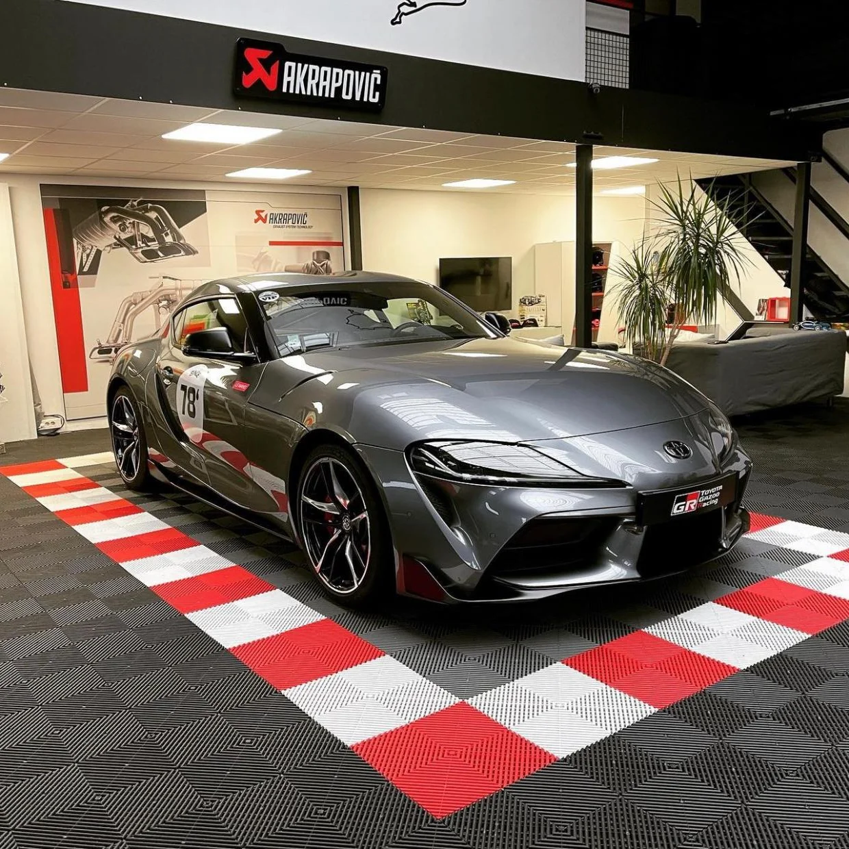 

Factory Outlet Plastic Interlocking Garage Gym Floor Anti UV Antioxidant Garage Floor 20Mm for Workshop Manufacturer in China