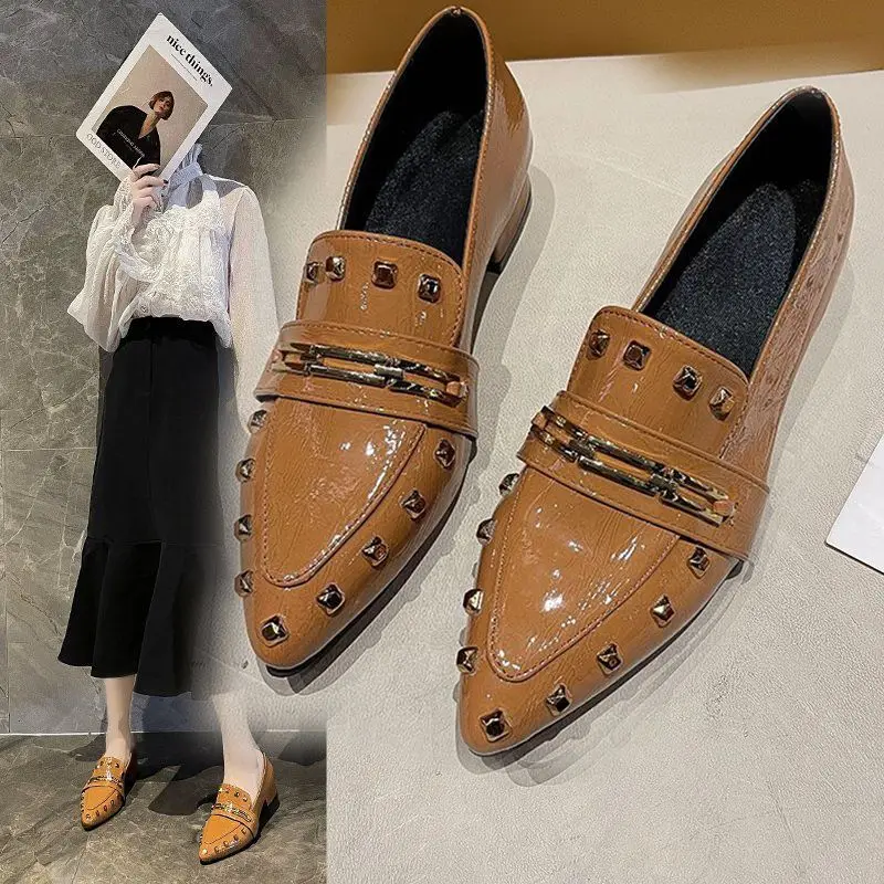 

2022 New Spring Women Pumps Fashion Patent Leather Pointed Toe Womans Office Shoes Solid Rivet Woman Work High Heels Daily Shoes