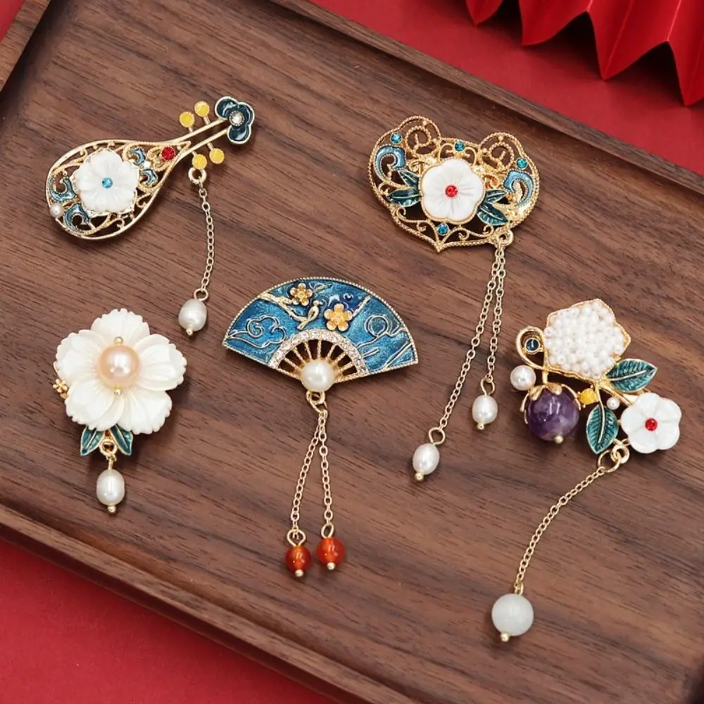 

Chinese Style Fringed Flowers Pearls Pipa Brooches Pins Hanfu Cheongsam Pins Clothing Accessories Shawls Coats Pins Jewelry