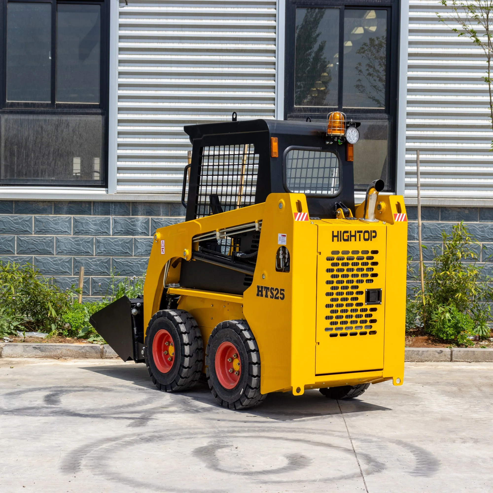 Рисунок 6 - Гусеничный мини-погрузчик с бортовым