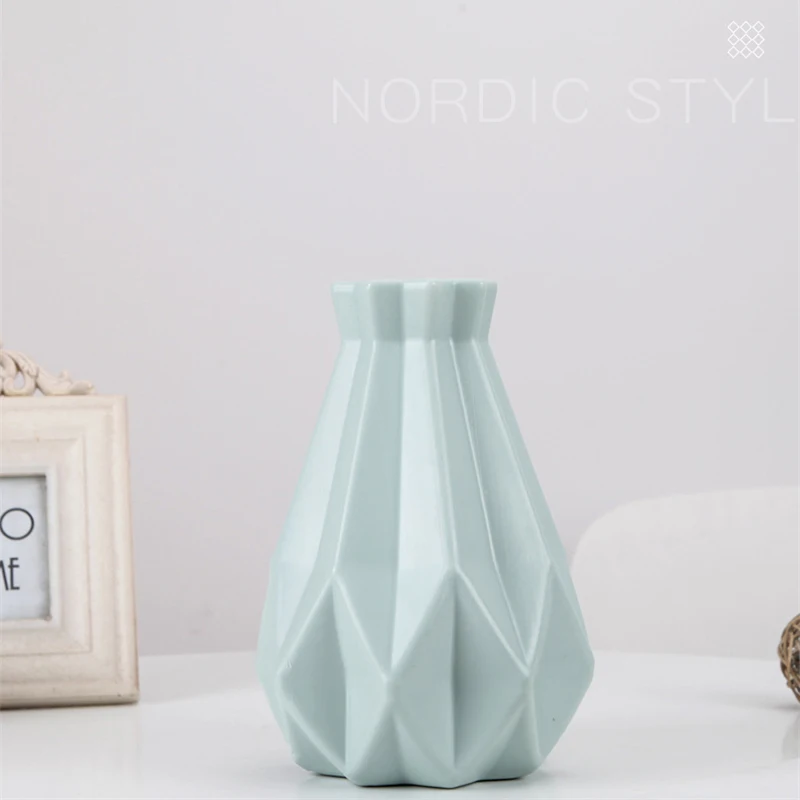 Цветочная искусственная пластиковая ваза белая керамическая корзина