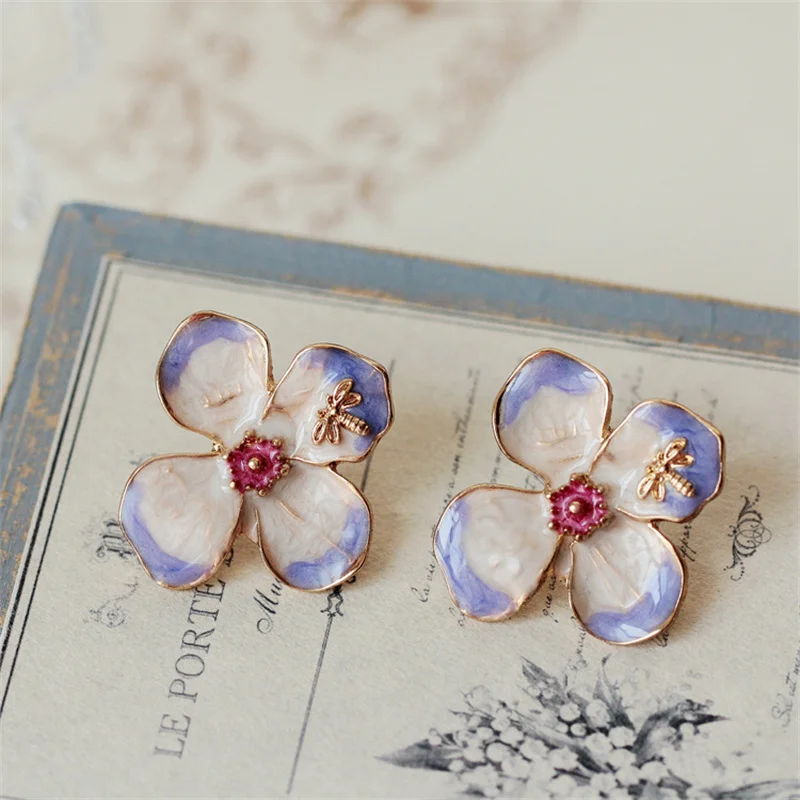 

French Retro Court Style Purple Flower Stud Earrings Sweet Drip Glaze Gradient Petal Bee Earring Enamel Flowers Earring Jewelry