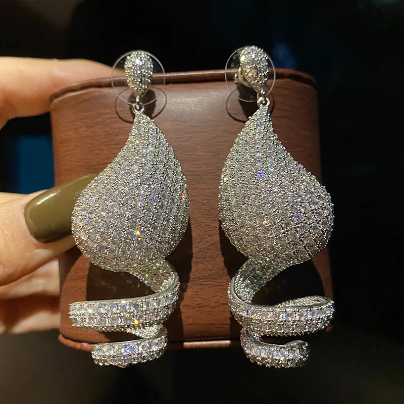 

2023 Women Vintage Full Diamond Droplet Spiral Curve Line Earrings