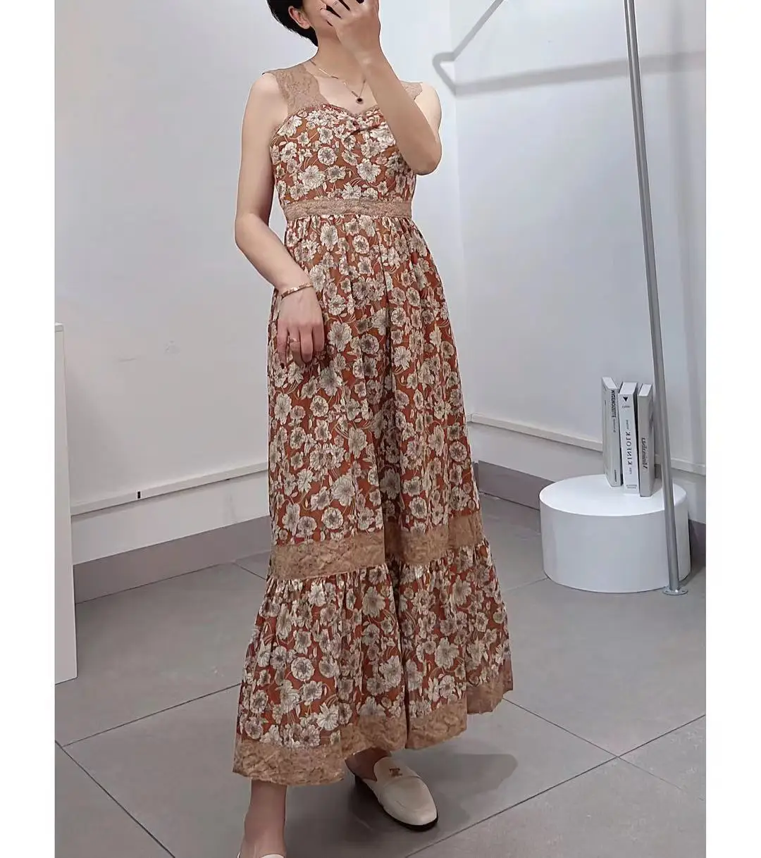 

Light Luxury Socialite French Unique Super Fairy Heavy Industry Lace Temperament Self-cultivation Inner Dress
