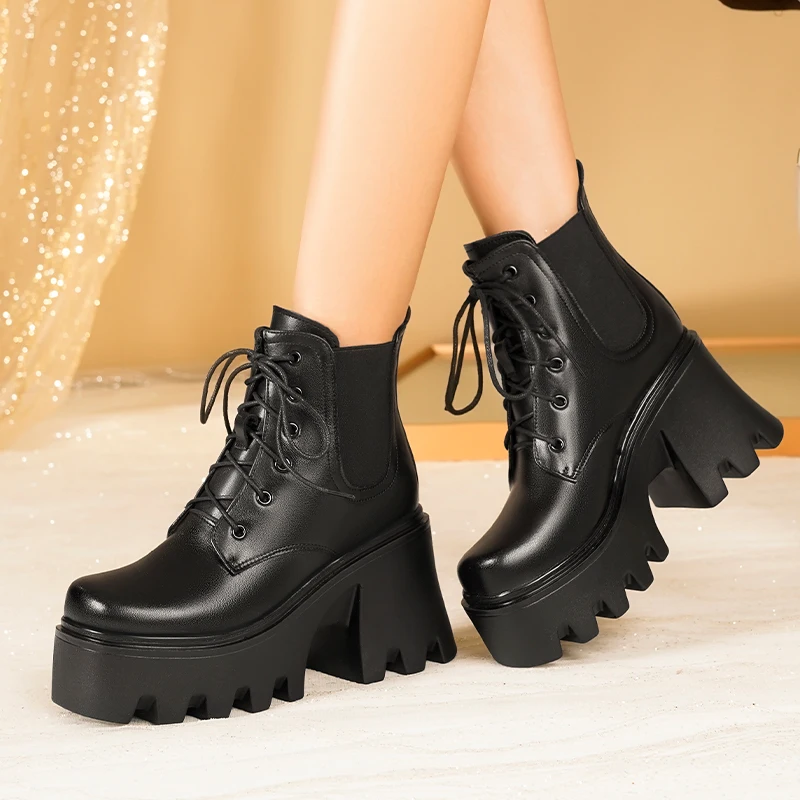 Рисунок 6 - Женские зимние ботинки AIYUQI на высоком каблуке