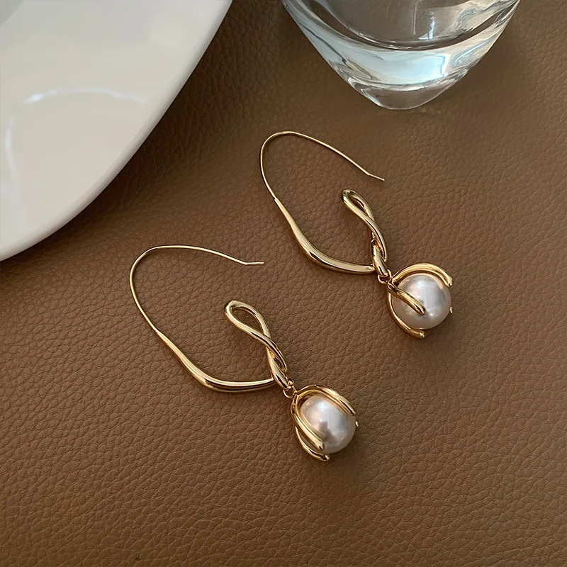 

New Fashion Ladies Vintage Imitation Pearl Pendant Earrings Modern Ladies Earrings 2023 Trend Jewelry Accessory