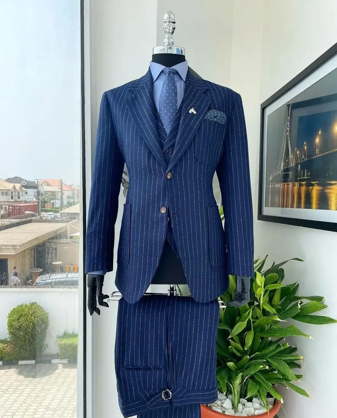 Рисунок 3 - Мужской костюм из блейзера и брюк