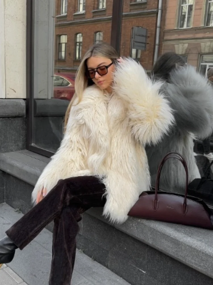 Шикарная пушистая женская шуба с большими лацканами элегантная свободная