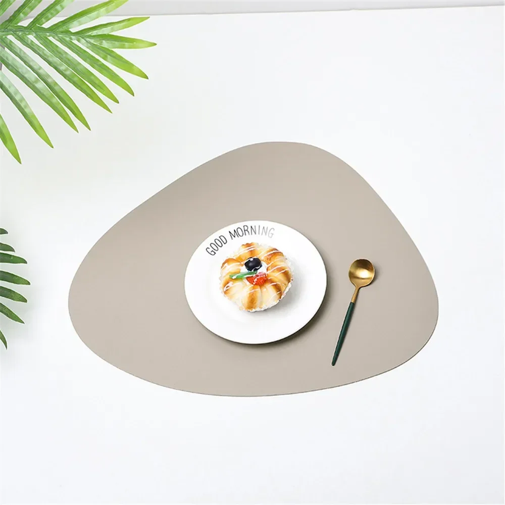 

Триangular Leather Placemats