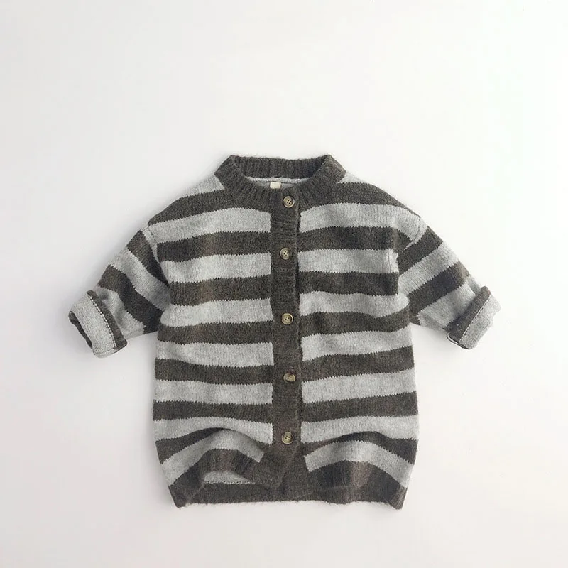 

Детский вязаный кардиган с длинным рукавом и V-образным вырезом