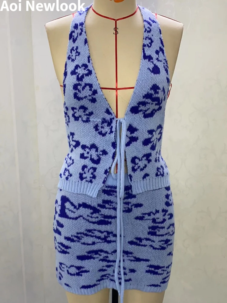 Женское трикотажное платье с V-образным вырезом и открытой спиной