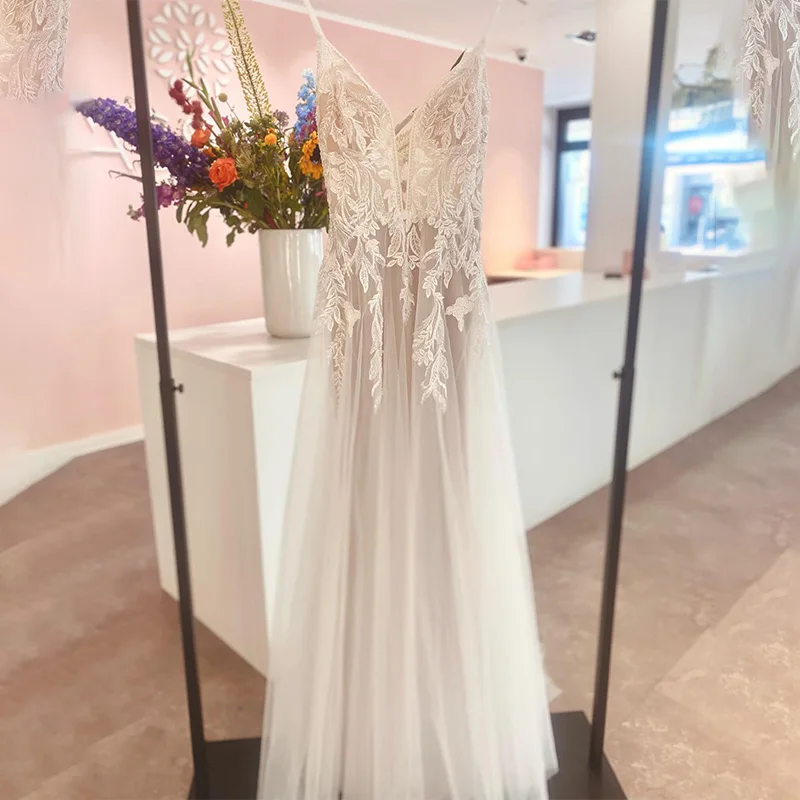 

Spaghetti Straps V-Neck Wedding Dresses Backless Sweep Train A-Line Bridal Gown Vestidos De Noiva