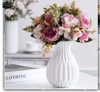 

Пластиковая современная ваза